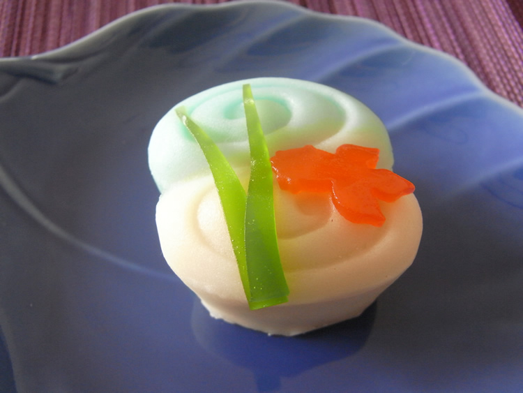 おやつにひとつ和菓子。金魚