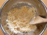 たまごボーロの生地を混ぜる