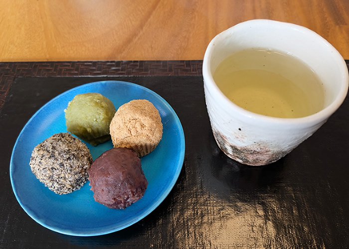 ひとくちもち麦おはちと煎茶