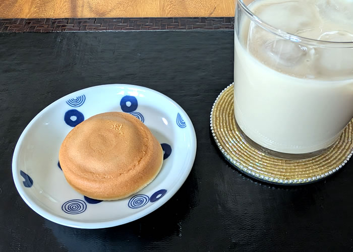 阿闍梨餅とカフェオレ